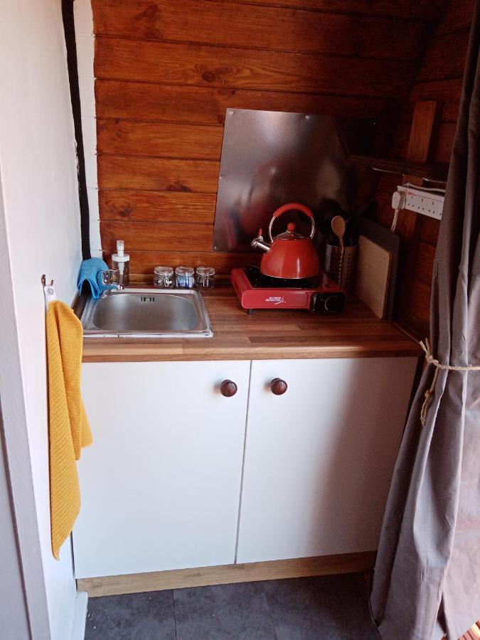 Hotel Wee Hoose Glamping 3 Kinbrace Exterior foto